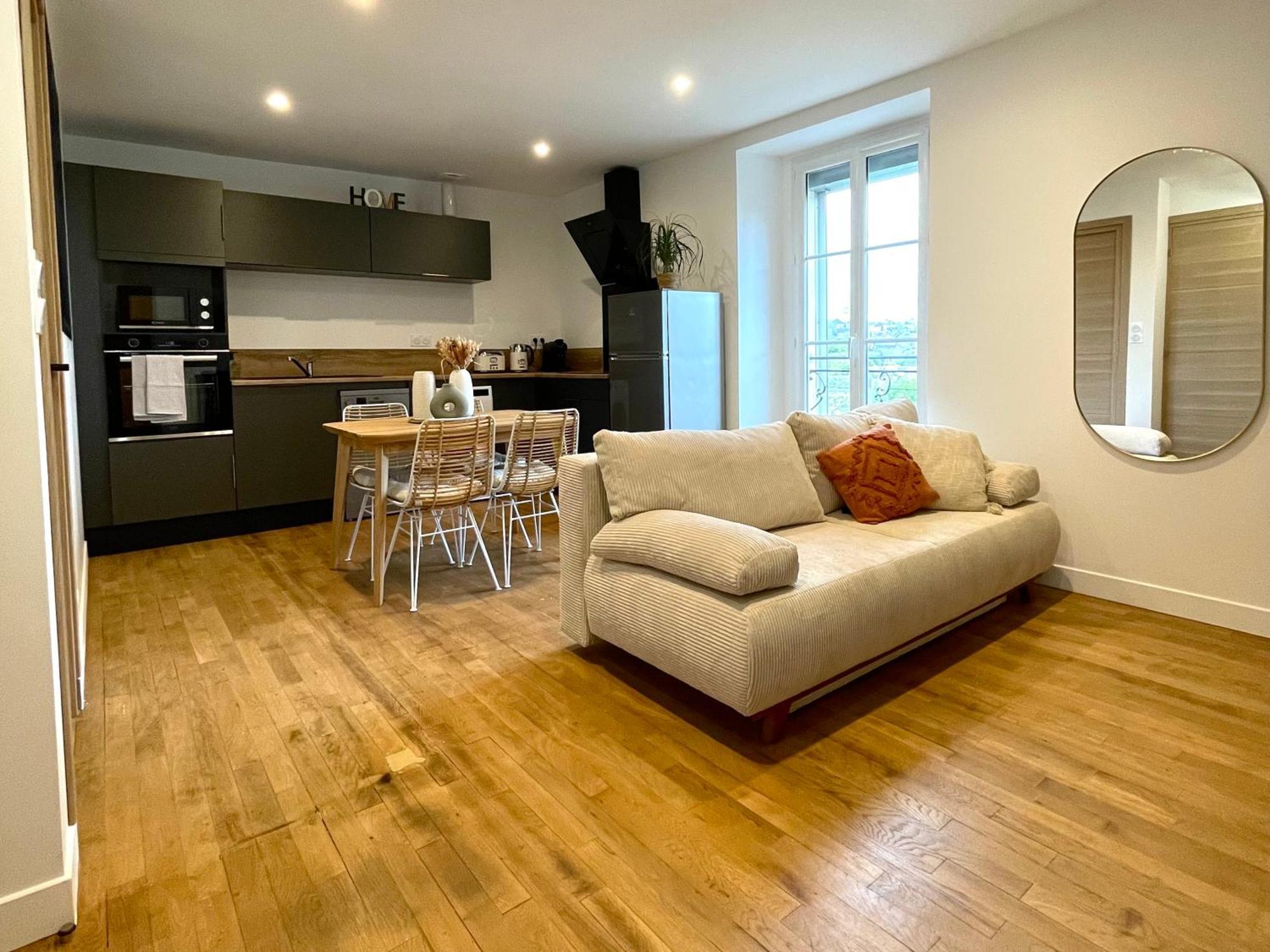 Appartement Calme Et Cosy Proche Centre Vue Chateau Вітре Екстер'єр фото