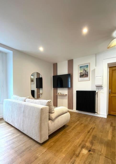 Appartement Calme Et Cosy Proche Centre Vue Chateau Вітре Екстер'єр фото