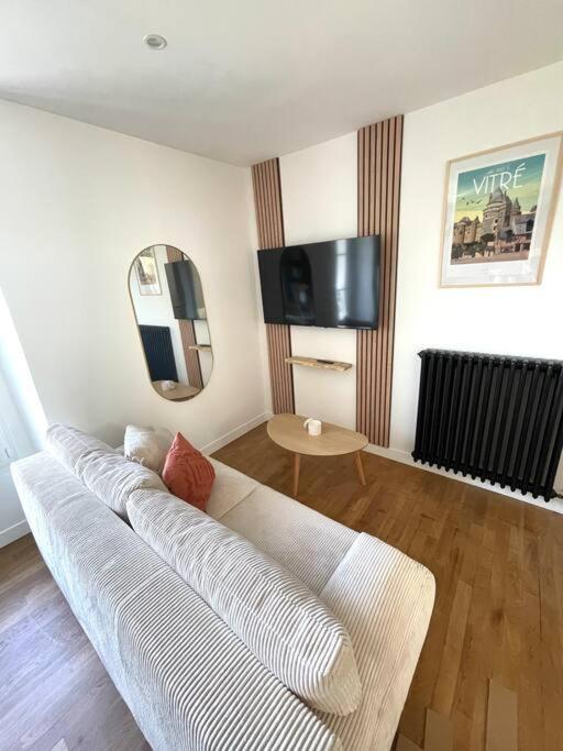 Appartement Calme Et Cosy Proche Centre Vue Chateau Вітре Екстер'єр фото